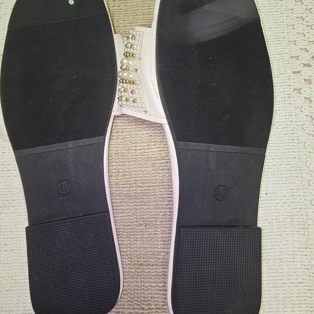 White Pearl And Gold Flat Slip On Sandals Size 9 - Picture 4 of 6